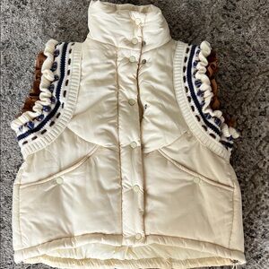 Heyson Ruffle-Sleeve Puffer Vest – Ivory/Cream